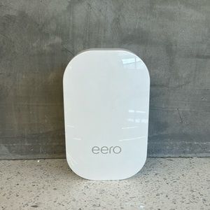 Amazon eero Beacon mesh WiFi range extender (ass-on to eero WiFi systems)